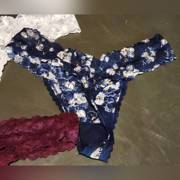 3/$25 Victoria's Secret Lace Thong Panties Size Medium - Picture 7 of 10